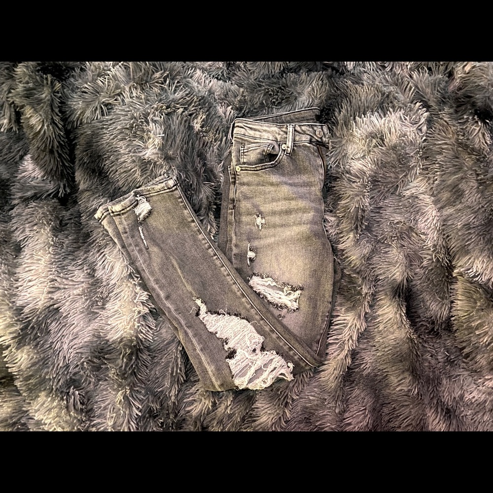 Risen High Waisted Ripped Jeans